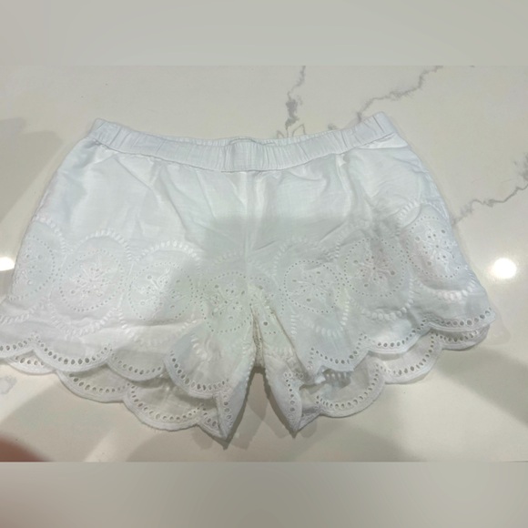 White XS Vineyard Vines Shorts - Picture 1 of 3